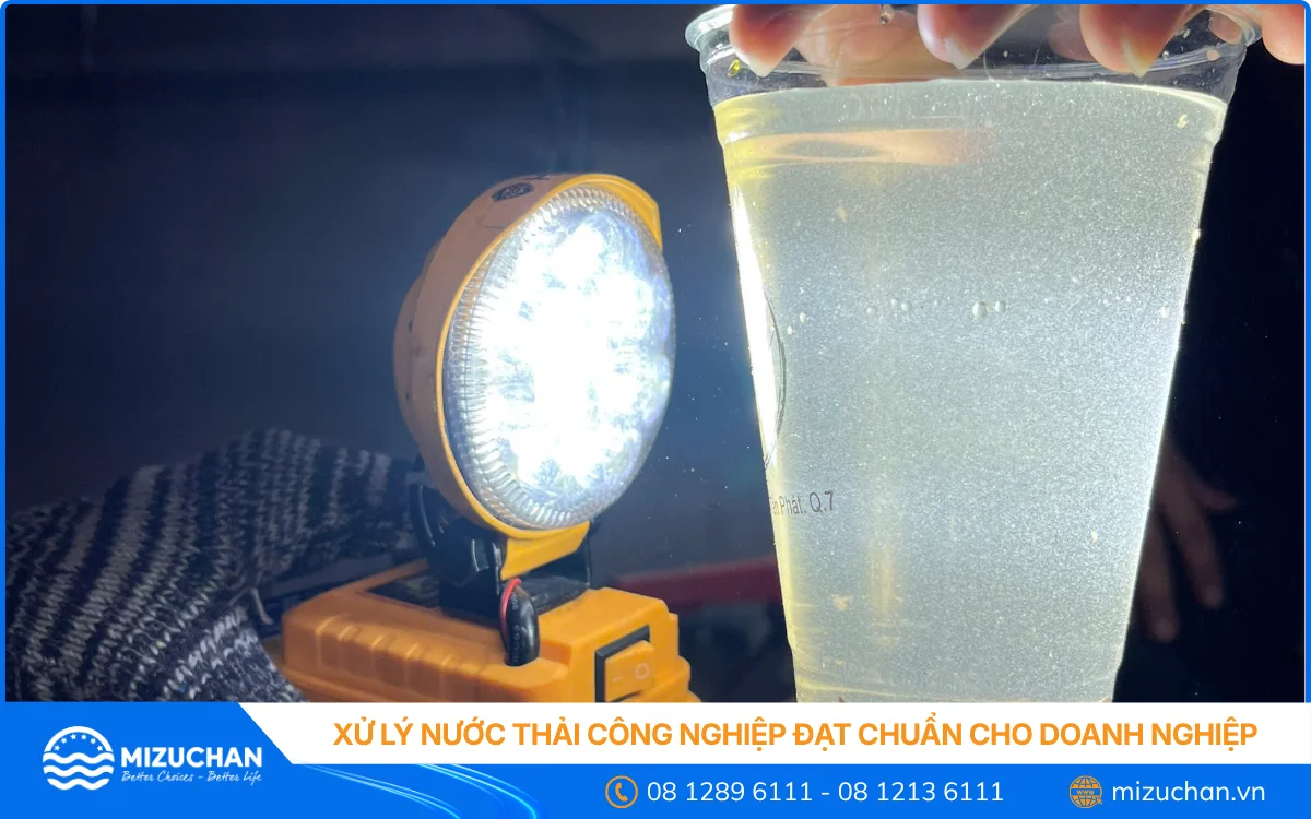 Mẫu nước thải ô nhiễm công nghiệp